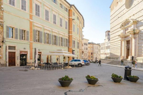 Urban Oasis in Front of Duomo di Perugia